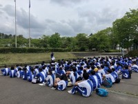 国立中央青少年の家に到着しました。入所式を行い､施設の方のお話を聞いています。